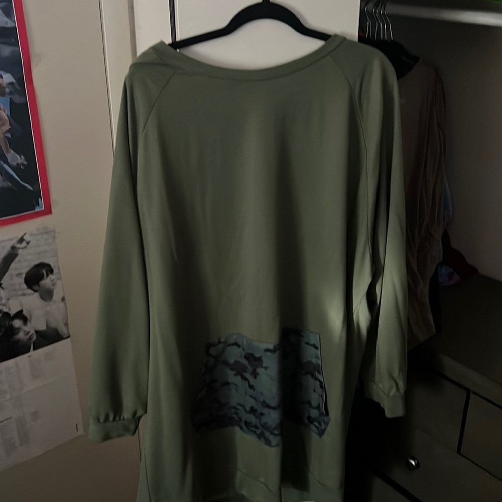 PLUS CAMO KANGAROO POCKET RAGLAN SLEEVE NIGHT DRESS